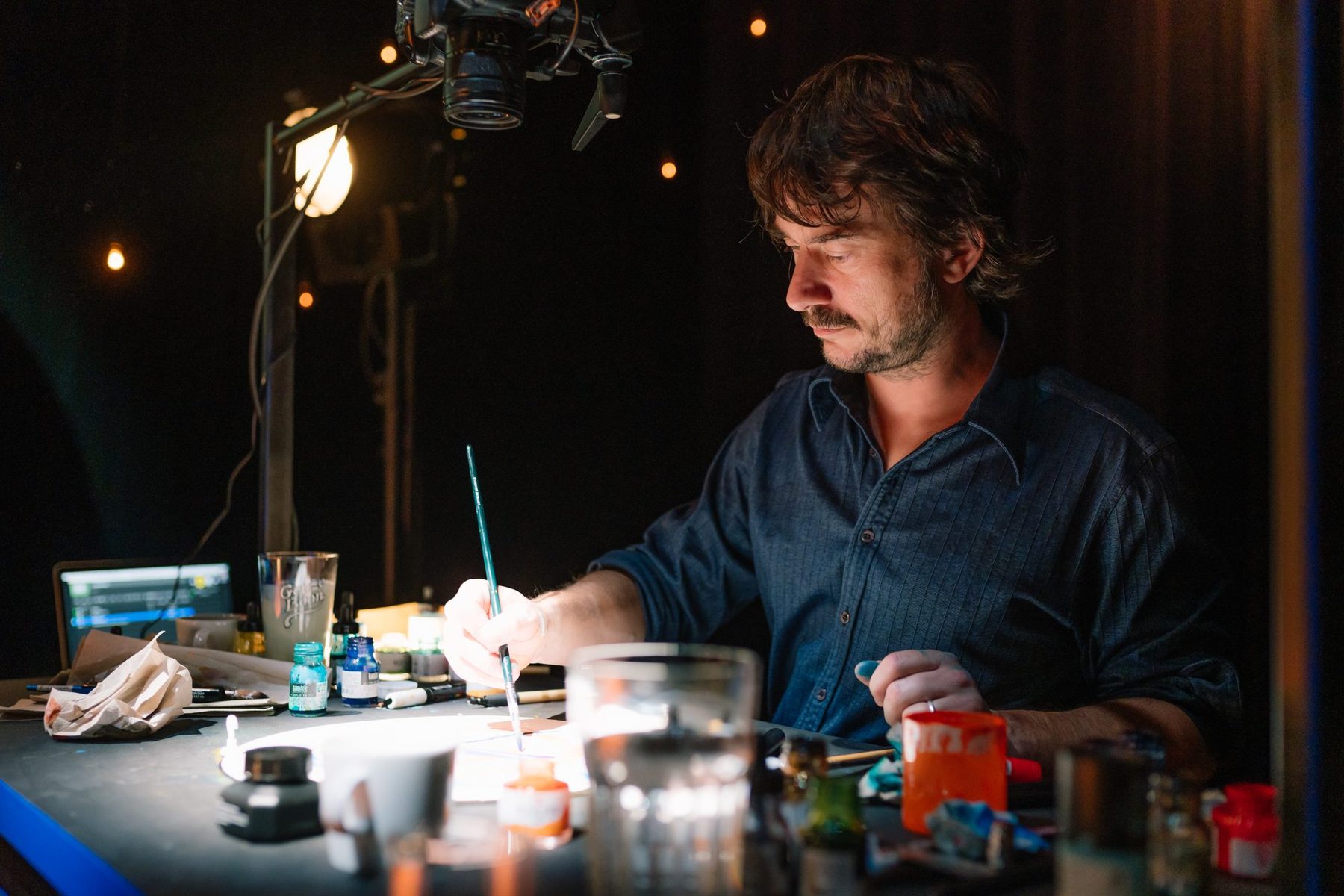Pieter Fannes drawing live on stage
