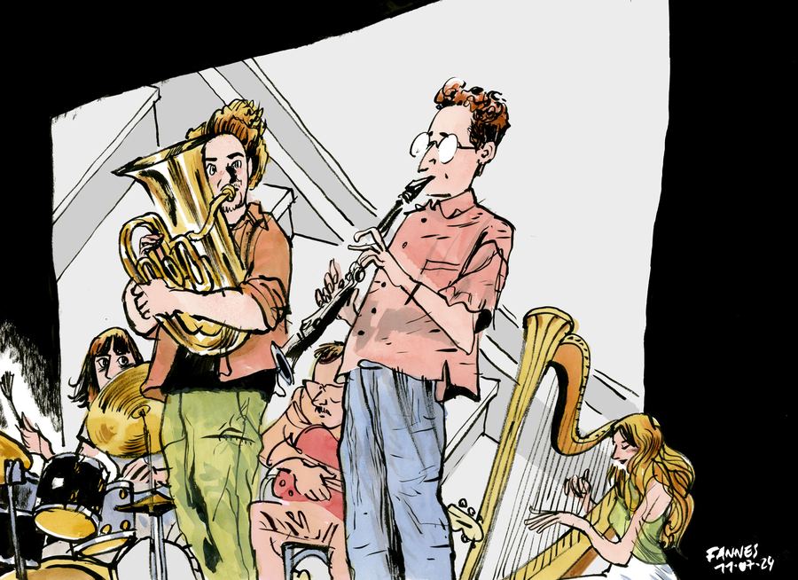 Aki: A band with tuba, clarinet, harp and drums on an open-air stage, colour